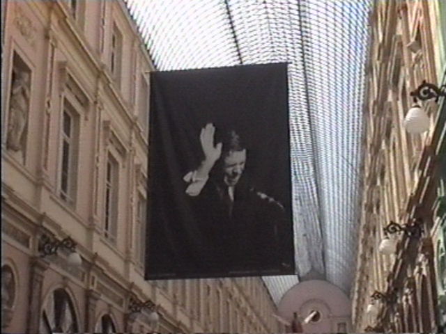 38 - AFFICHE DE BREL DANS LES GALERIES 2.JPG